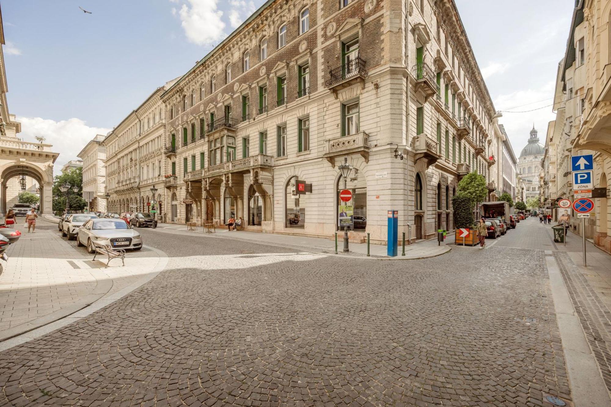 Apartamento Experience City Nightlife From A Sleek Lavish Pad Budapest Exterior foto